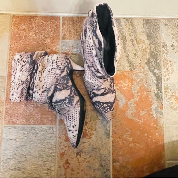 🐍NWOB! Soft Snake/Python Print, Kitten Heels, Scrunchy Ankle Booties! - Picture 12 of 13
